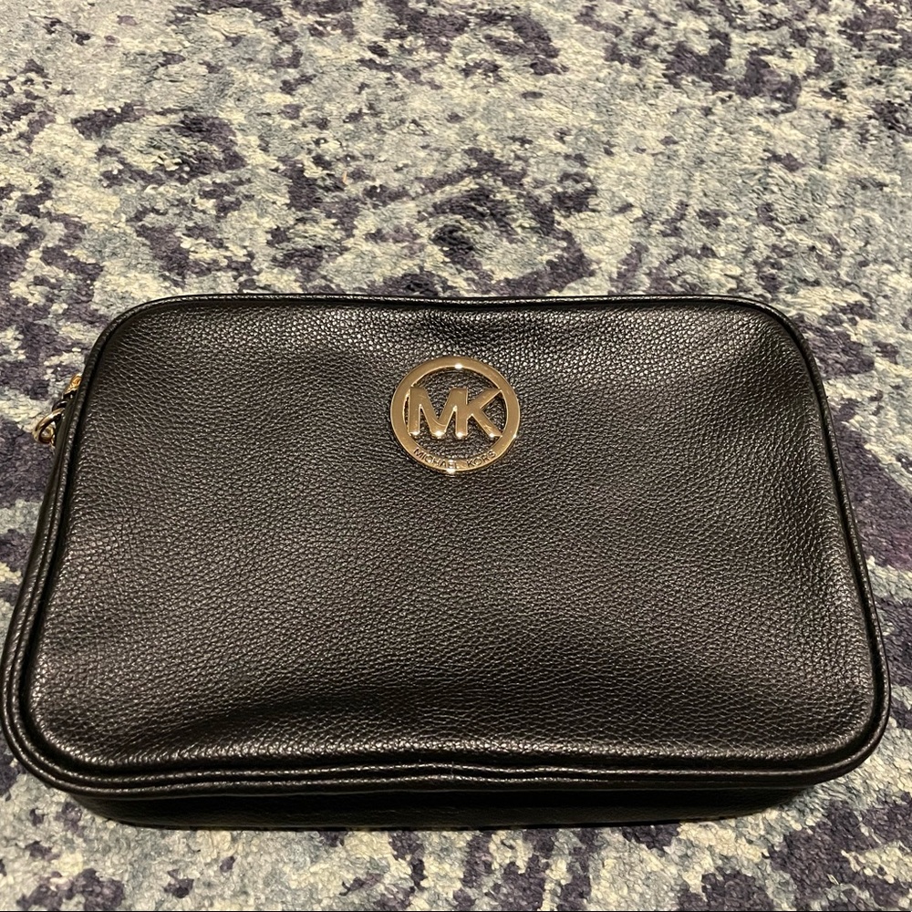 Barely used Michael Kors crossbody bag
